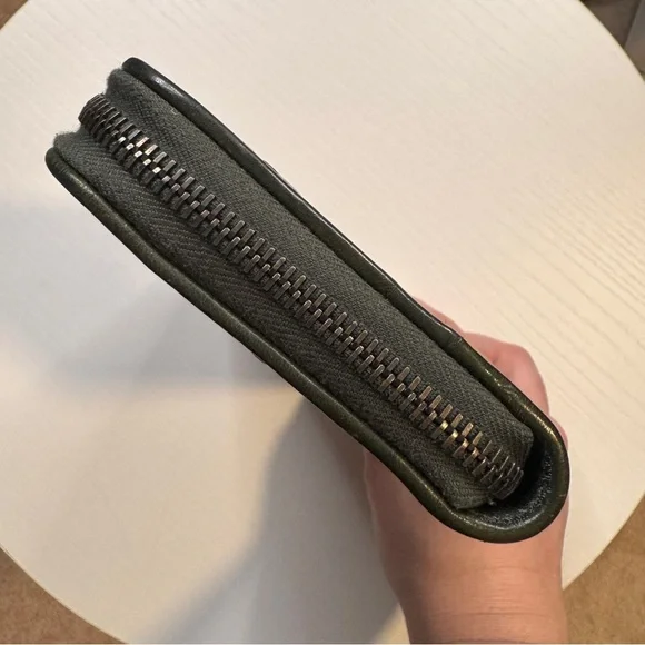 Bottega Veneta Intrecciato Green Leather Zip Wallet - Picture 5 of 8